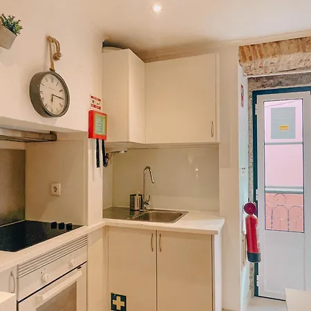 As A Local! - Bairro Alto Typical Cost Apartman *